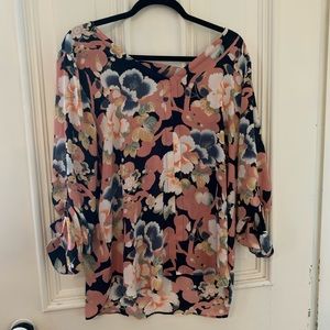 Loft tunic top size Large long or button up sleeves.